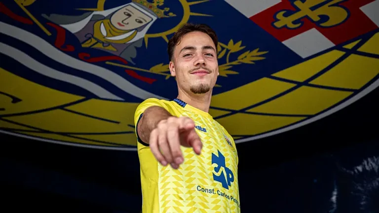 «Арока» подписала контракт с голландским полузащитником Эспеном ван Э