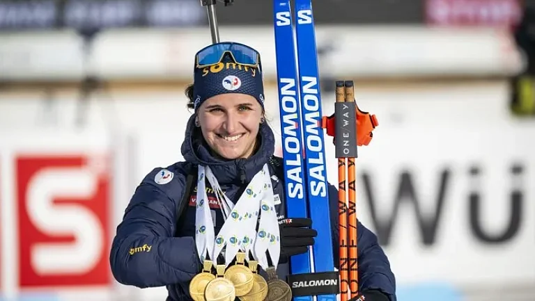 Жулия Симон предстанет перед судом по делу о краже