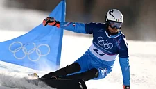 Итальянский сноубордист вышел на старт Олимпиады в шлеме с флагом России