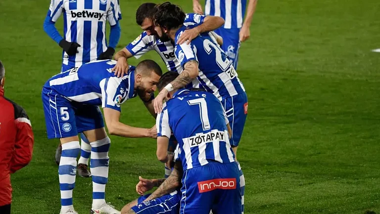 «Алавес» нацелен на подписание нового форварда