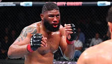 Кёртис Блэйдс победил Ризвана Куниева с травмой колена в UFC