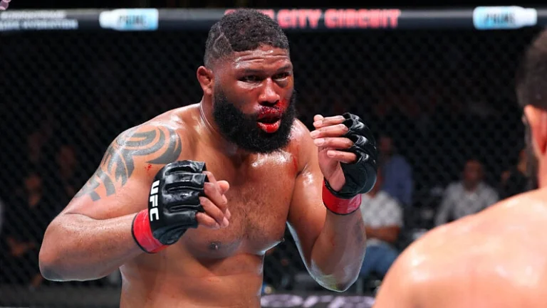 Кёртис Блэйдс победил Ризвана Куниева с травмой колена в UFC