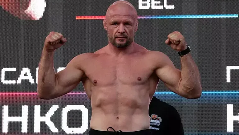 Определены возможные соперники Шлеменко для дебюта на голых кулаках