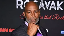 Леннокс Льюис хотел бы сразиться с Усиком