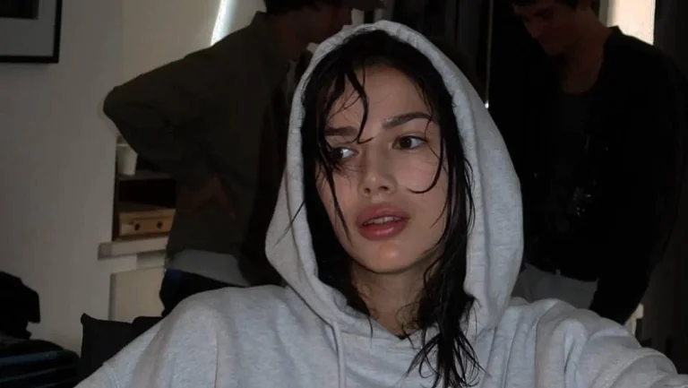 Алина Загитова объяснила, почему не отдаёт сладости из подарков в детские дома