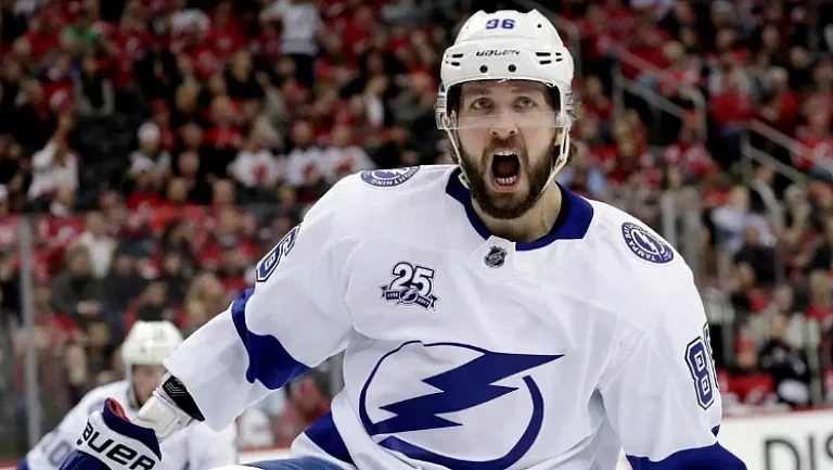 Никита Кучеров признан первой звездой января в НХЛ