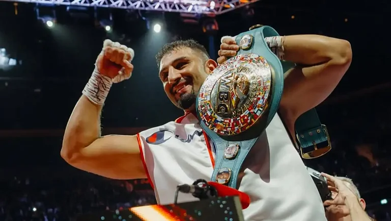 Агит Кабайел разнёс Дамиана Кныбу и защитил титул чемпиона мира WBC