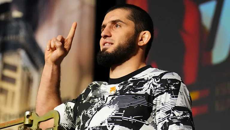 Чемпион UFC Махачев заявил, что «Реалу» нужен «строгий мужик» в роли тренера