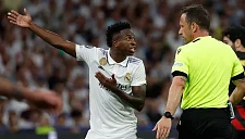 Винисиус устроил протест в адрес арбитра после забитого мяча