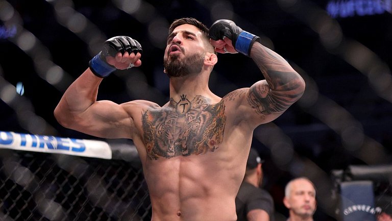 Махачев намерен остановить Топурию