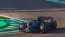 Серхио Перес тестирует полностью черный болид Ferrari на трассе в Имоле