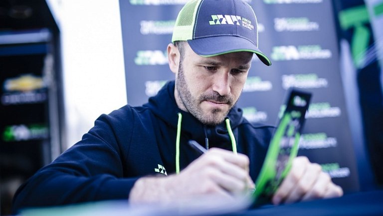 Экс-пилот IndyCar Канапино выиграл гонку Turismo Pista с невероятным фотофинишем