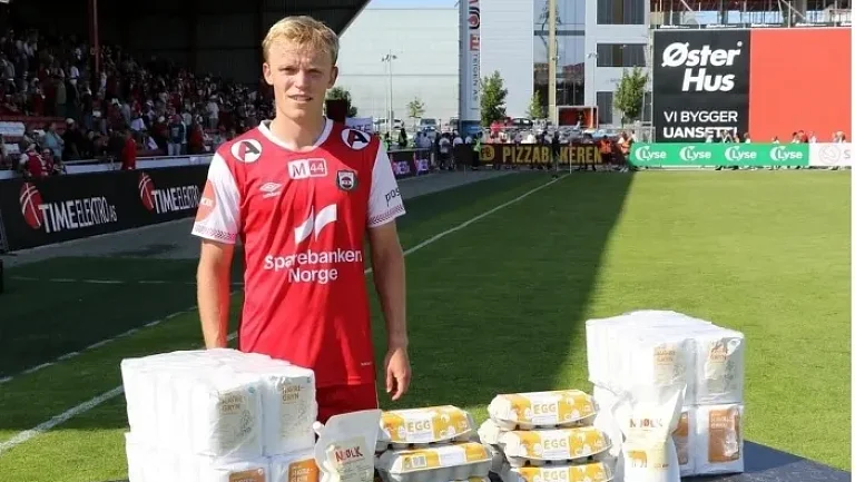 Игрок норвежского клуба получил необычную награду после матча
