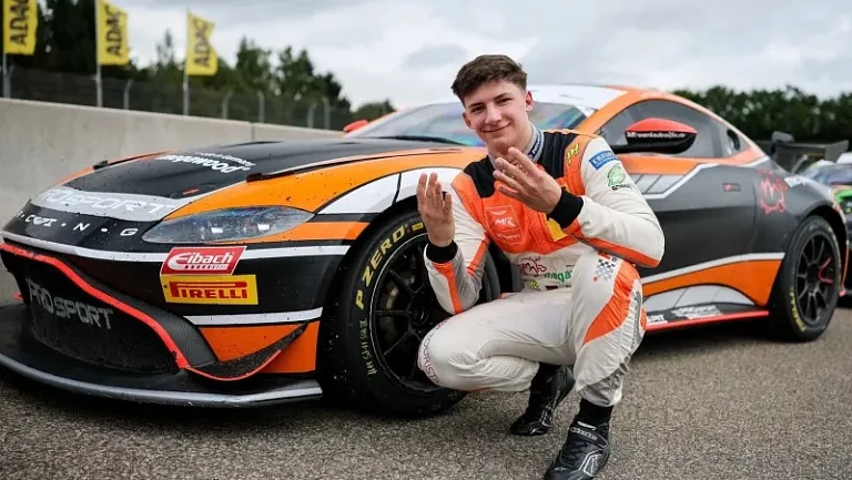 Aston Martin завоевал обе поул-позиции на Заксенринге