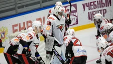 Глеб Бурлака помогает «Омским Ястребам» выиграть у «Ладьи» со счётом 4:1