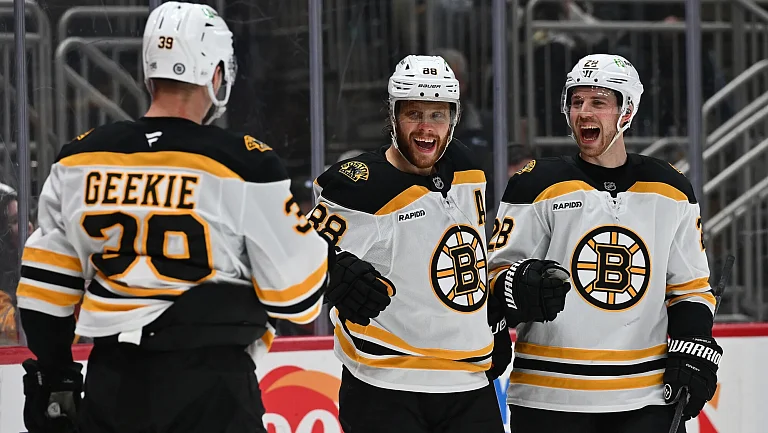 «Бостон» снова проиграл «Анахайму», Задоров с передачей