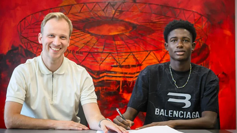 «Байер» подписал молодого форварда Мали Нджикуру Бомба