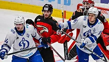 «Динамо» ведёт 4:3 в Омске, Уил достиг 200 очков в КХЛ в матче с «Авангардом»