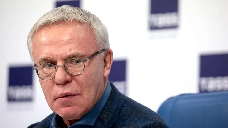 Фетисов назвал распитие пива на стадионах «частью спортивной культуры»