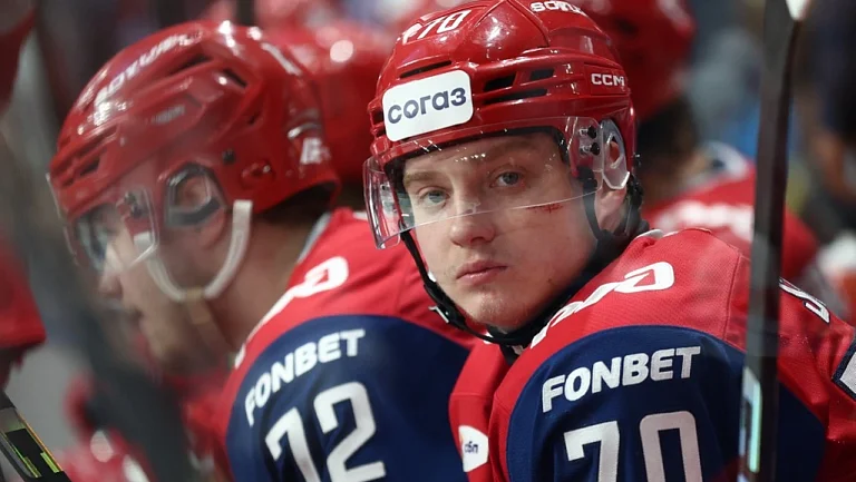 Наставник «Локомотива» оценил эпизод с Суриным и вратарём «Авангарда»