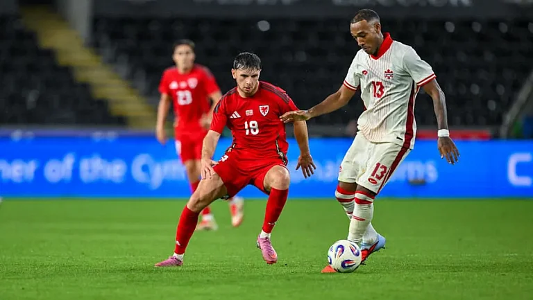 Корнелиус забивает потрясающий гол со штрафного за Канаду