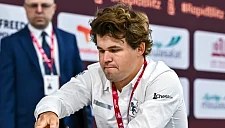 Карлсен получил техническое поражение на ЧМ по блицу из-за сбитых фигур