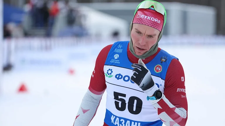 Большунов вернулся на победный путь и выиграл скиатлон на 6-м этапе Кубка России