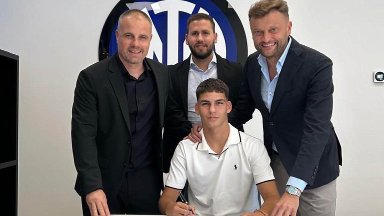 Фабрицио Романо: «Интер официально подписал Дуже Слатину из Хайдука»