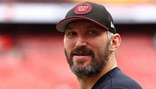 Налоговая служба арестовала банковские счета Александра Овечкина