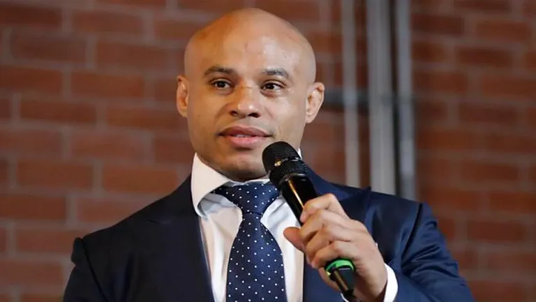 Абдель-Азиз ответил на критику Петра Яна по поводу Умара Нурмагомедова