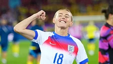 Келли забивает решающий гол после пенальти