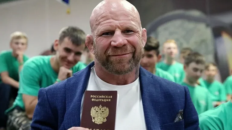  Джефф Монсон признался, что отказался от американского паспорта из-за Украины