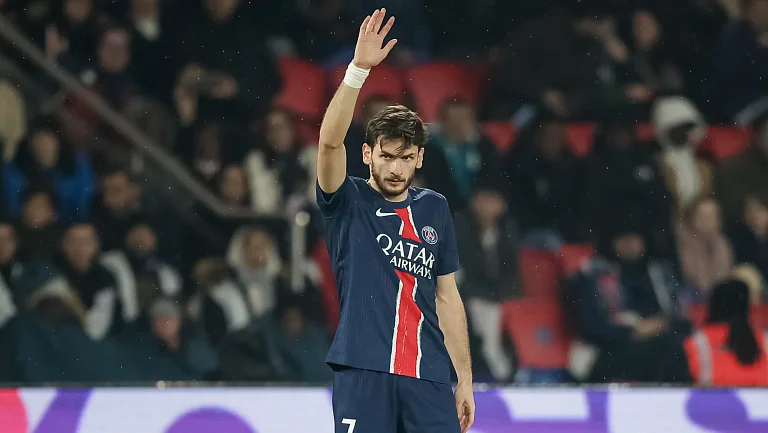 Кварацхелия оценил игру Сафонова в Лиге чемпионов