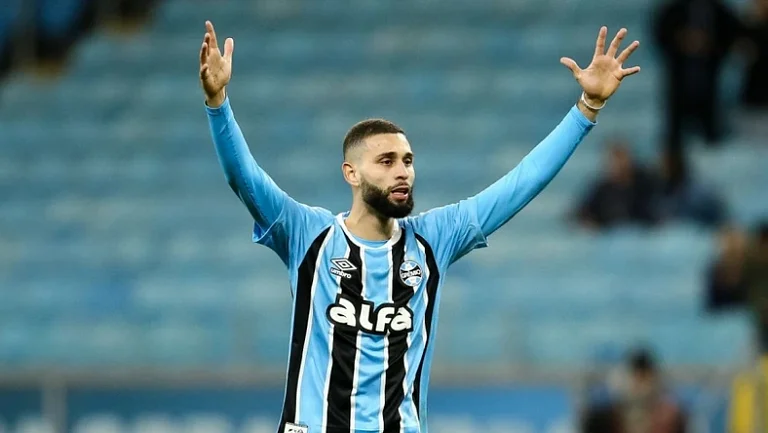 ЦСКА хочет подписать защитника «Гремио» Леонардо