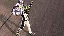 Байрон одержал досрочную победу в регулярном сезоне NASCAR